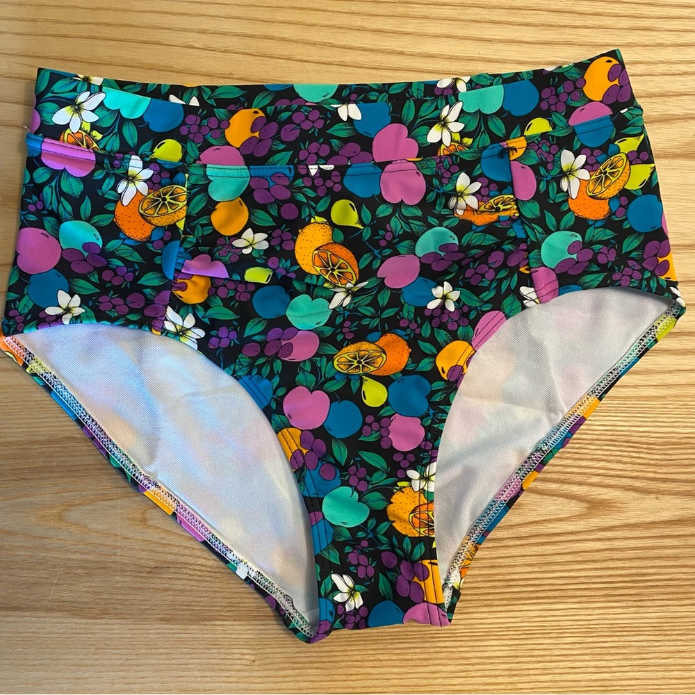 NWOT ALL ABOUT EVE Australian Brand Swim Bottoms - SIZE 6US/10AU